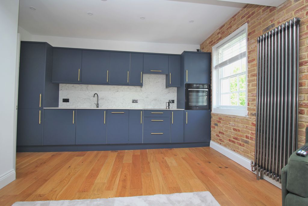 Property photo 2 of 22 59