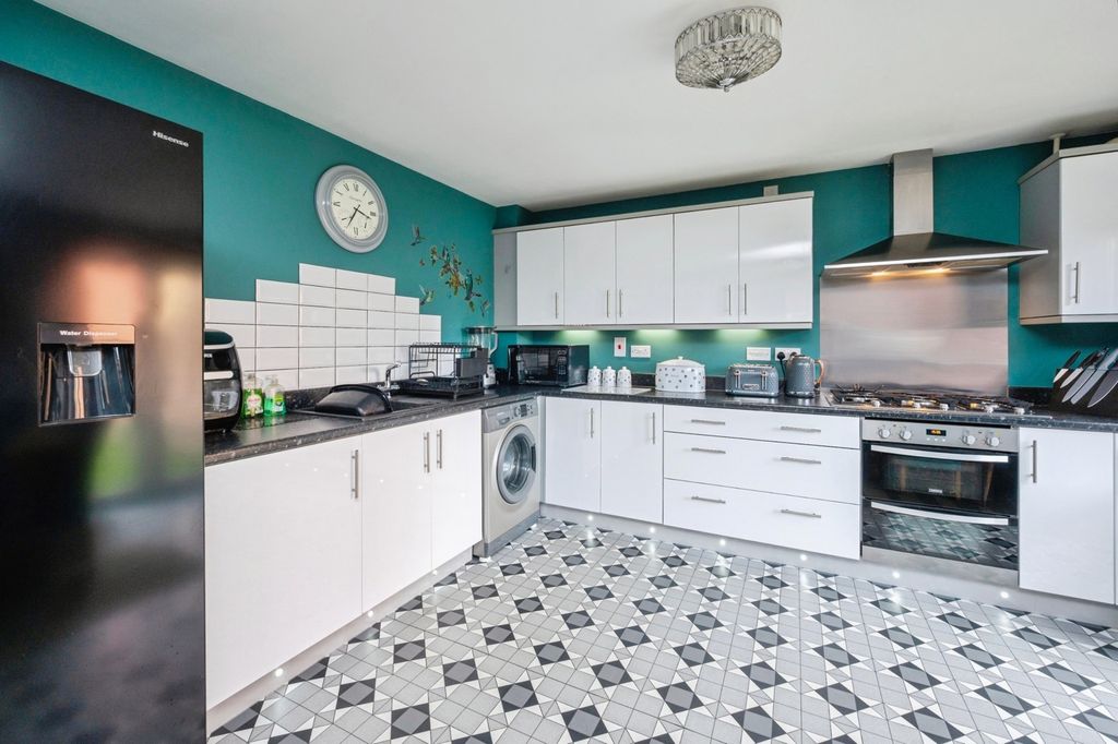 Property photo 3 of 20 Kitchen