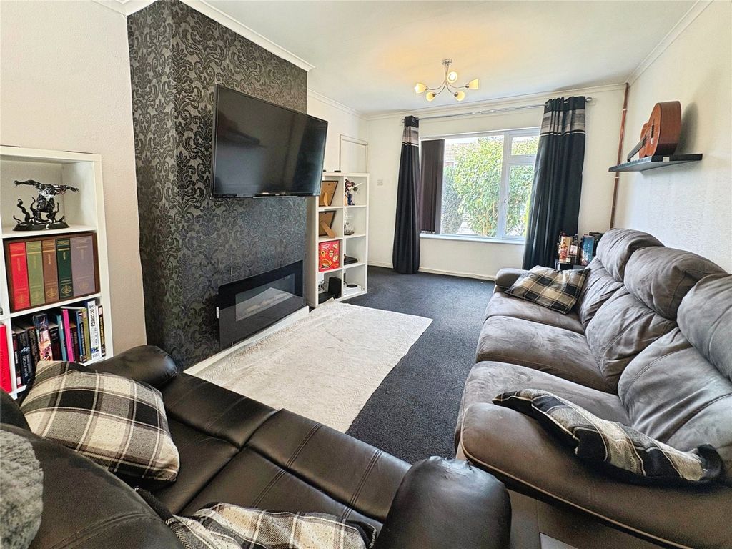 Property photo 3 of 15 Living Room No. 03