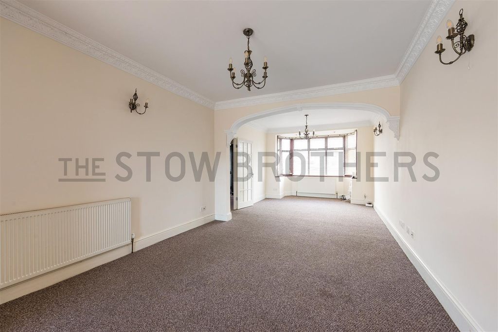 Property photo 3 of 39
