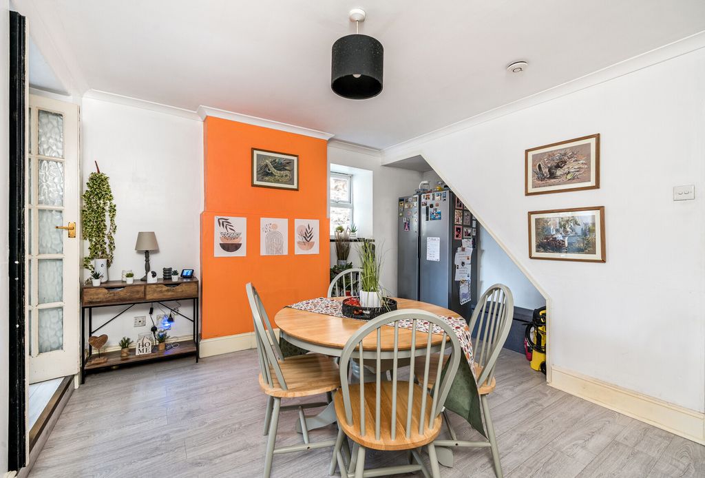 Property photo 2 of 21 1387633-13-693Fd8...