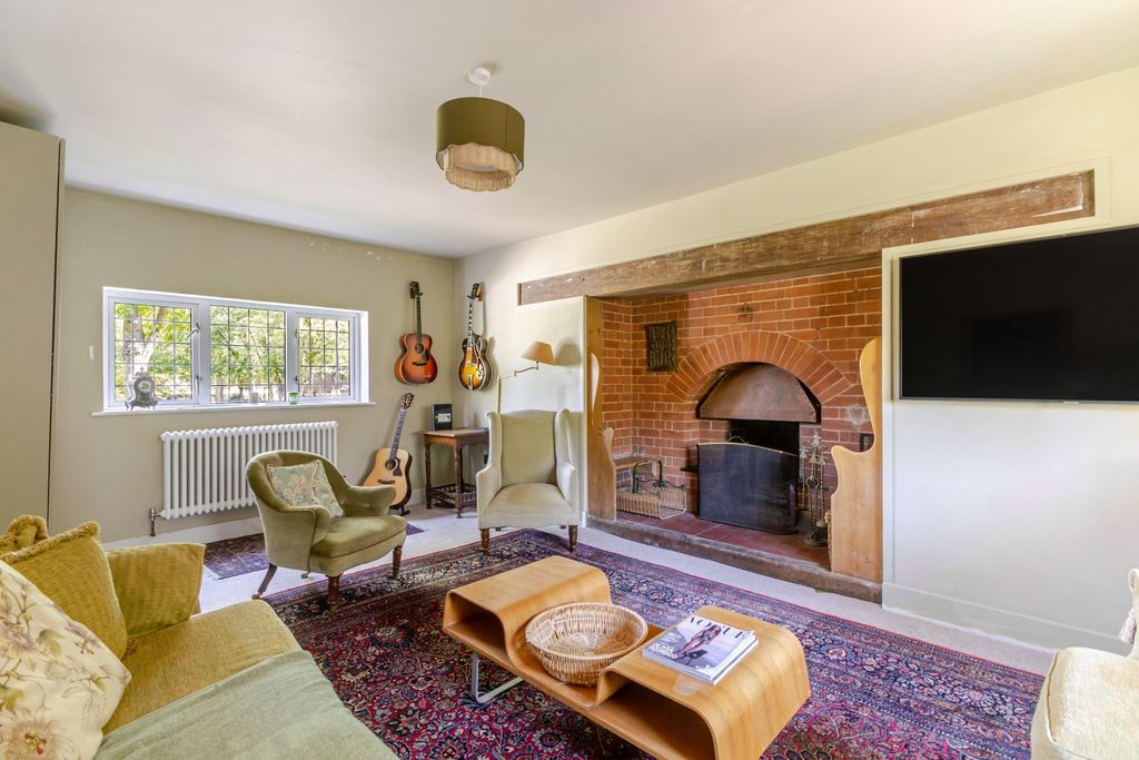 Property photo 2 of 24 Sitting Room