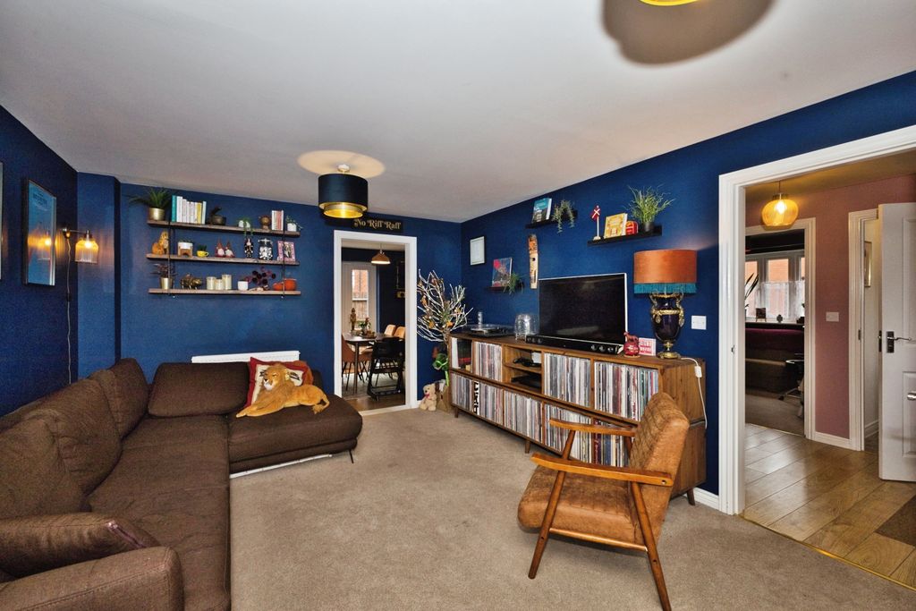 Property photo 3 of 20