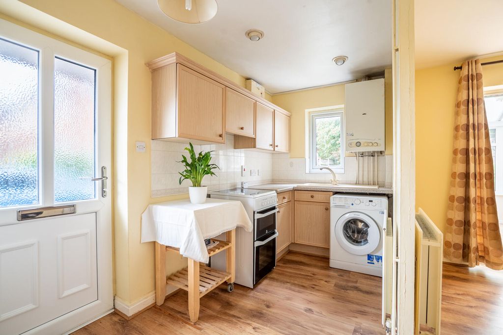 Property photo 2 of 10 Kitchen
