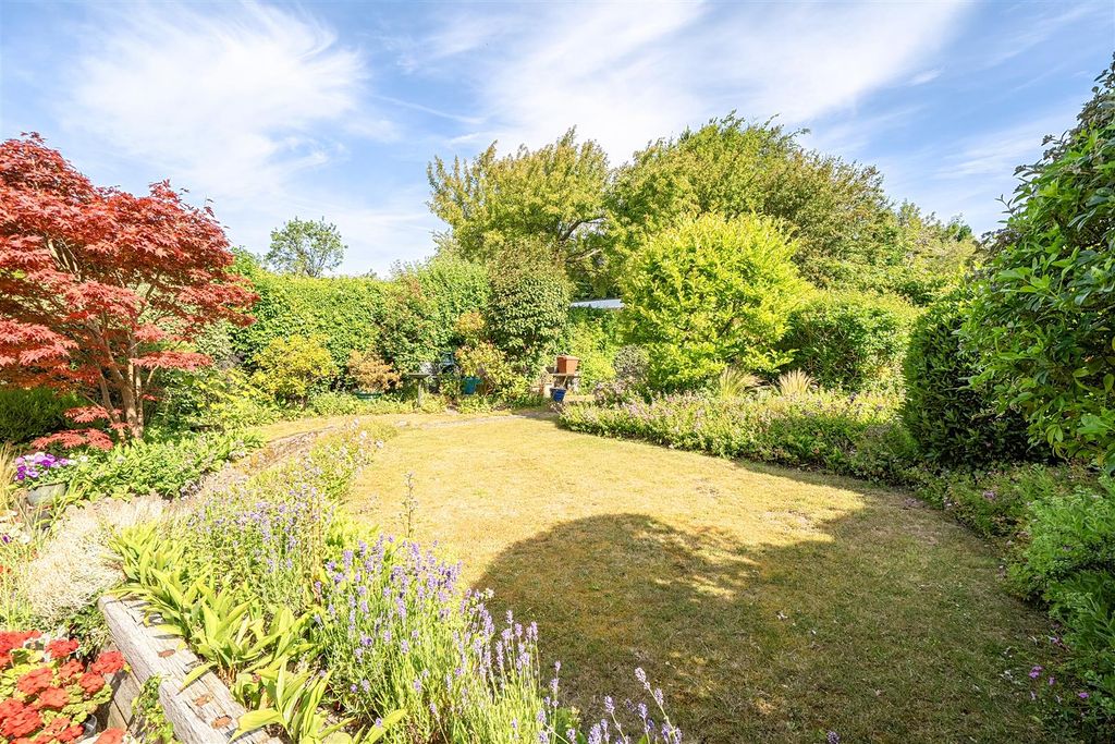 Property photo 3 of 23 Garden