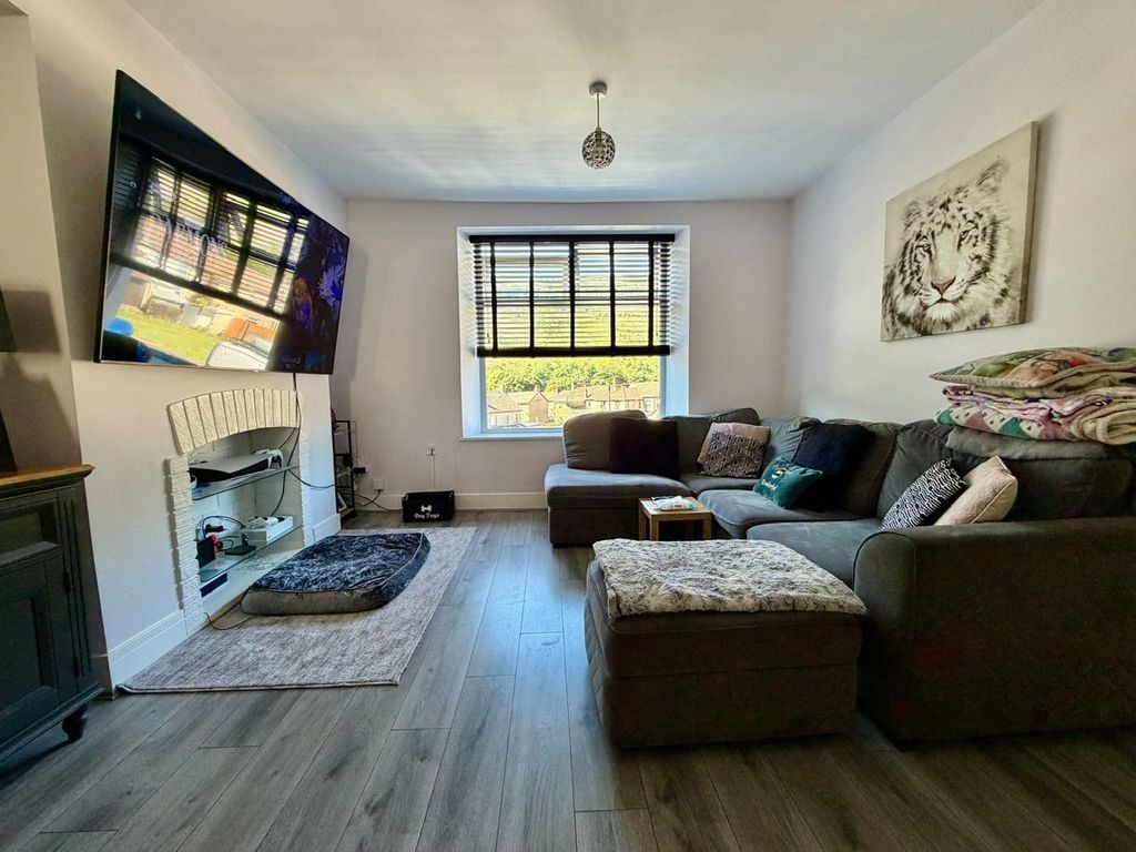 Property photo 3 of 33