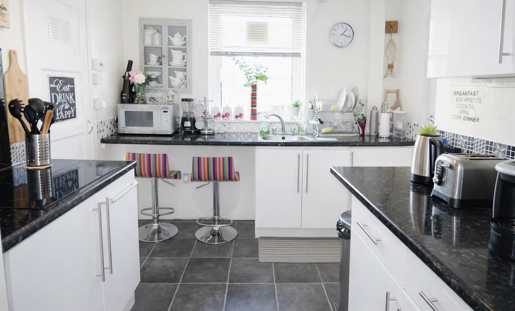 Property photo 2 of 12 Kitchen