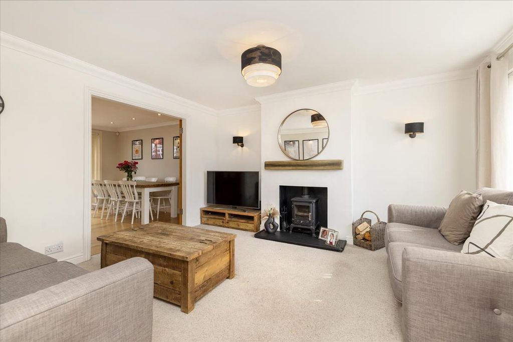 Property photo 2 of 32