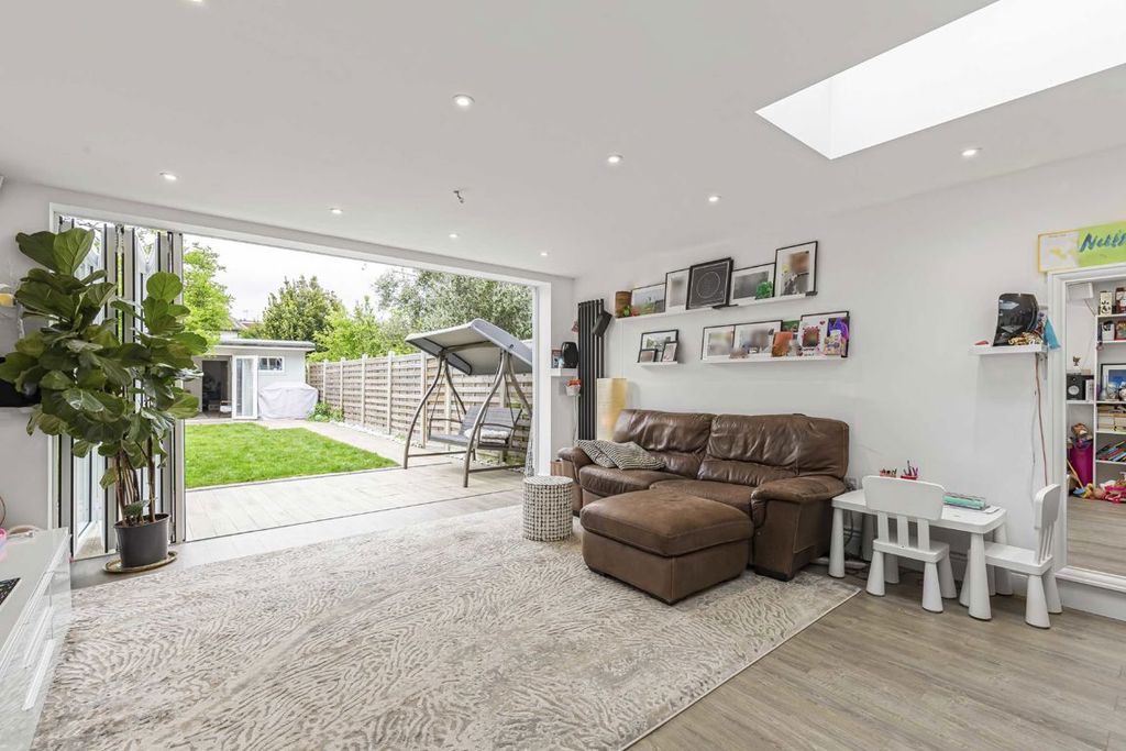 Additional image 6 of 3 bed semi-detached house for saleEllington Road, Feltham TW13