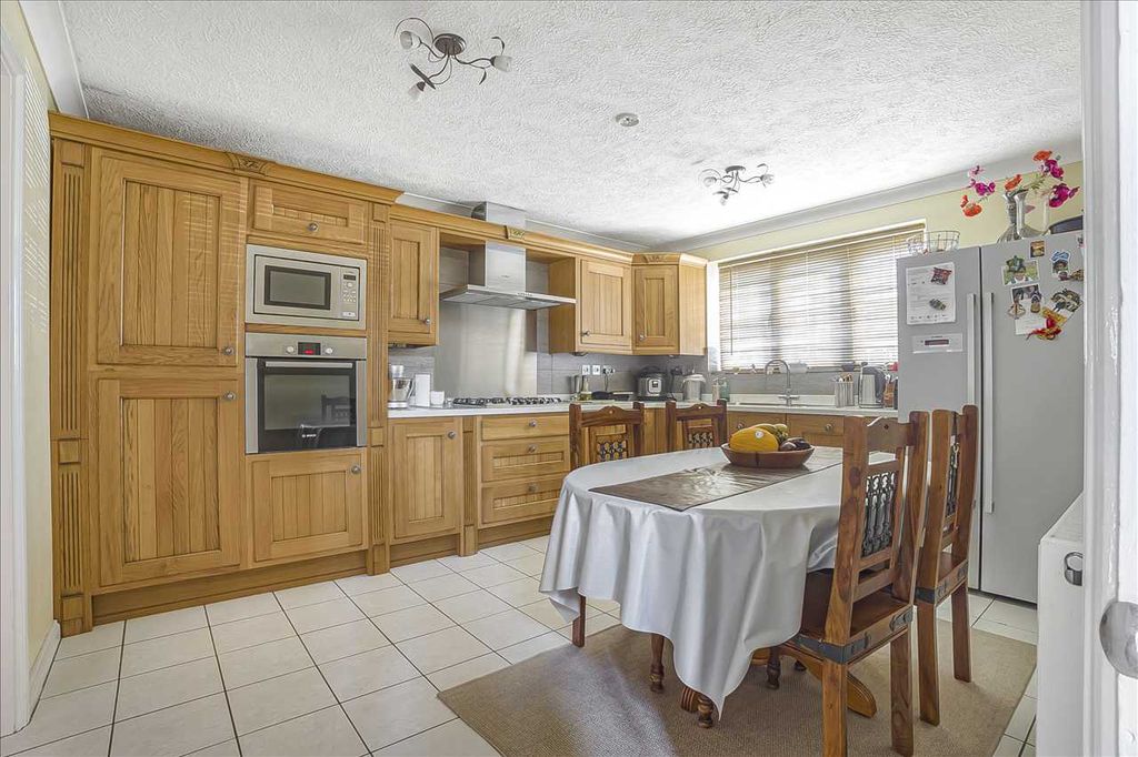 Property photo 3 of 22 Kitchen