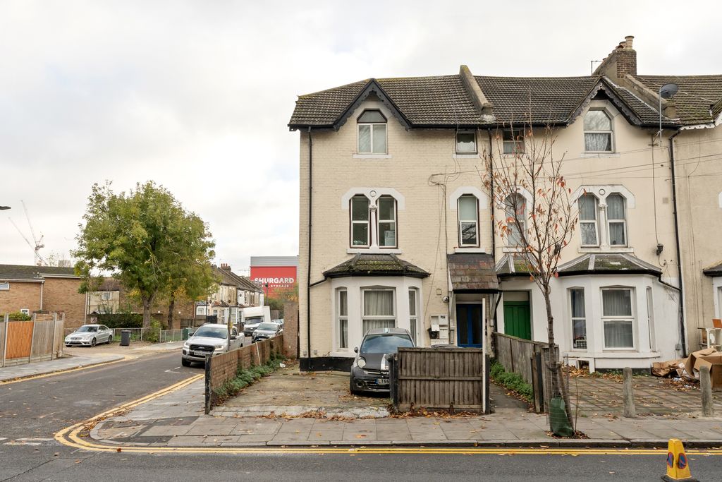 Property photo 1 of 11