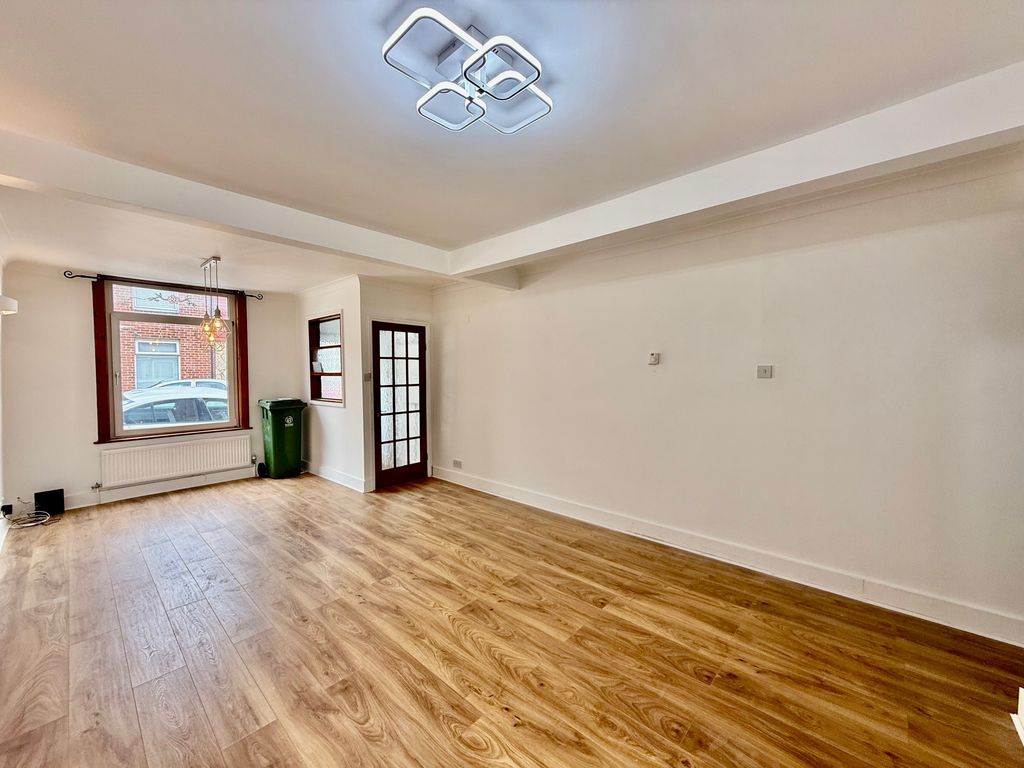 Property photo 2 of 11 Image