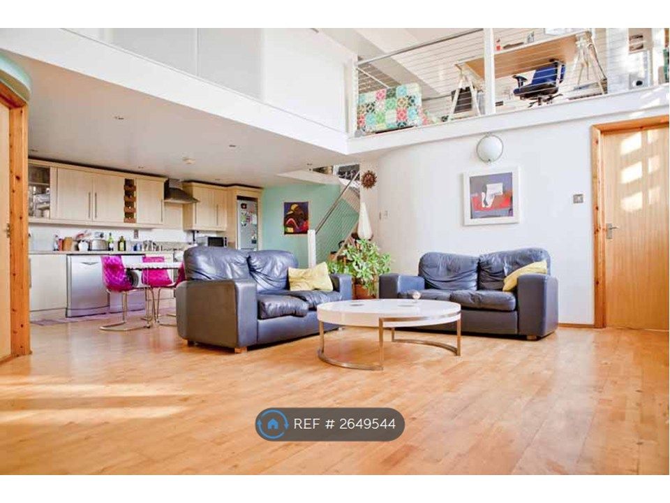 Property photo 2 of 10 Lounge/Kitchen