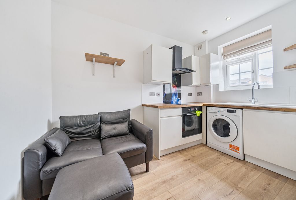 Property photo 2 of 11 1343201-13-68A5Ac...