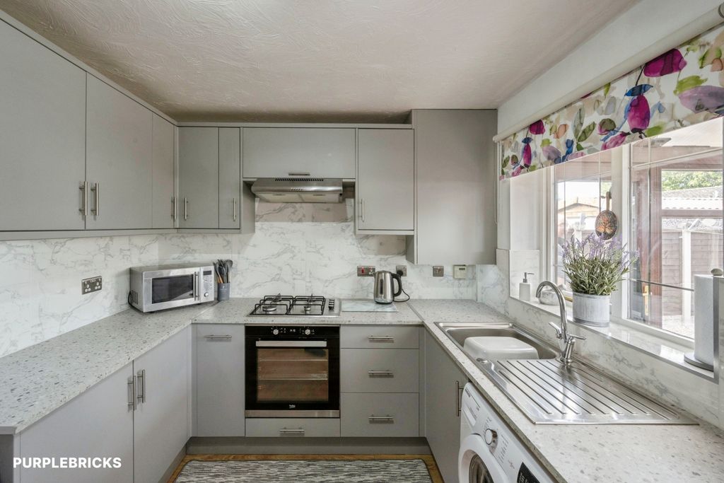 Property photo 2 of 22 Kitchen