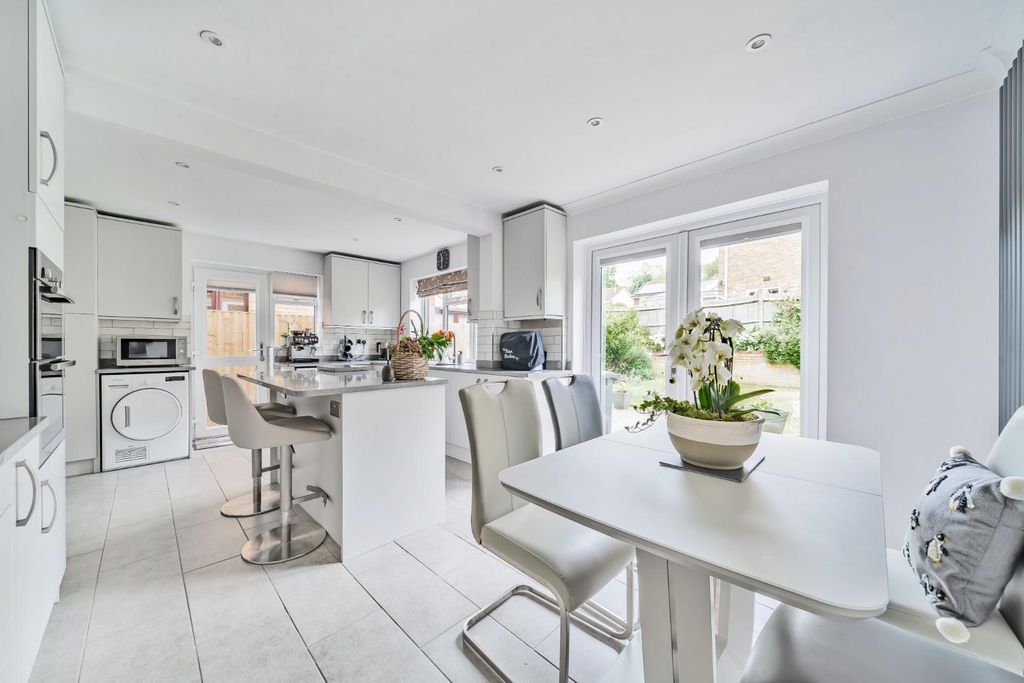 Property photo 1 of 24 1298819-10-6835A5Dfc6c57-Arw.Jpg