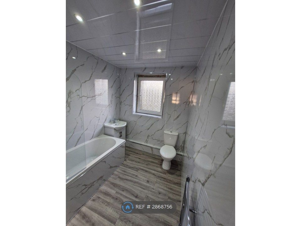 Property photo 2 of 12 Bathroom