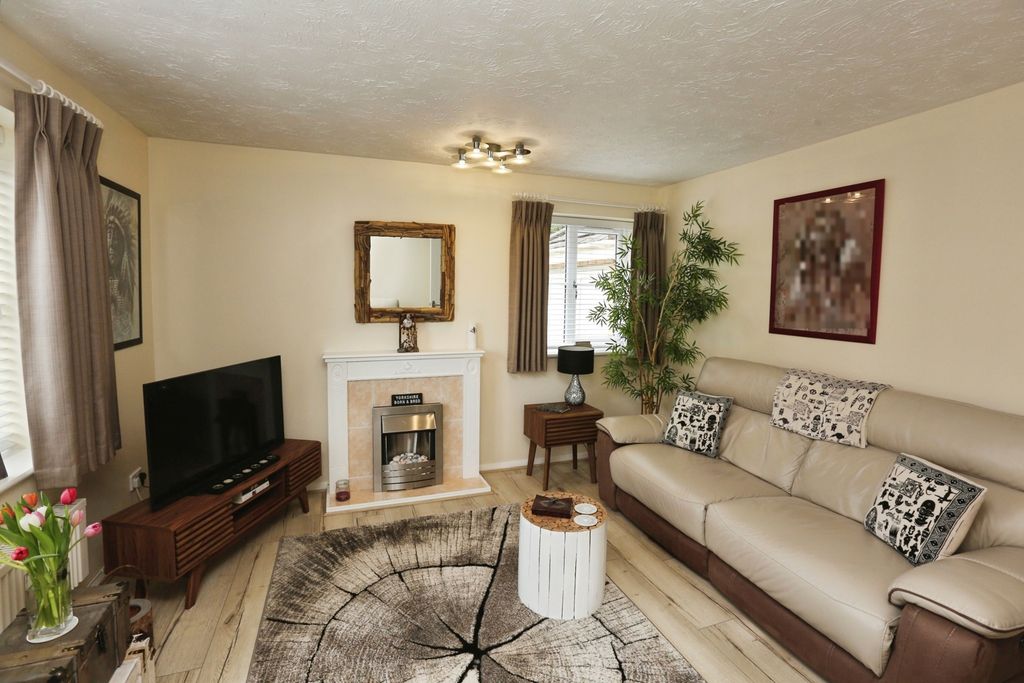 Property photo 3 of 12 Pbox-Img.Jpg
