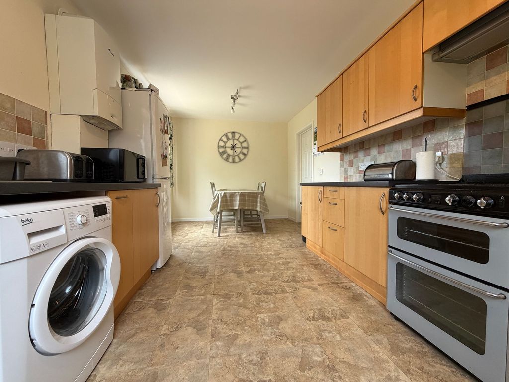 Property photo 3 of 11 Dining Kitchen