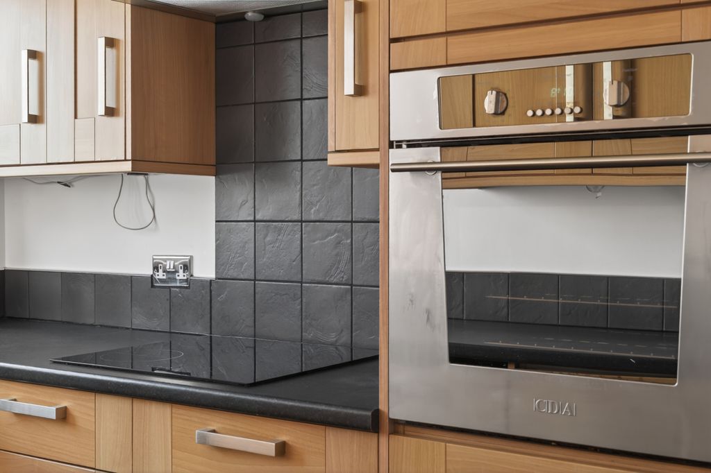 Additional image 4 of 2 bed flat for sale48/3, North Gyle Grove, Corstorphine, Edinburgh EH12