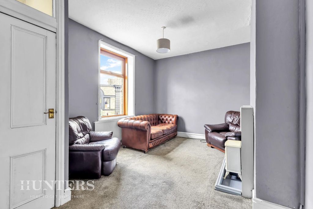 Property photo 3 of 24 Lounge