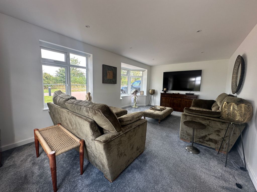 Property photo 2 of 31