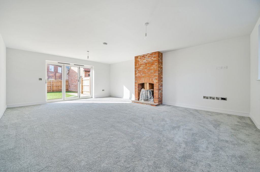 Property photo 3 of 26 1089276 (2)