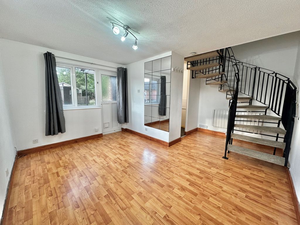 Property photo 1 of 5 Living Room