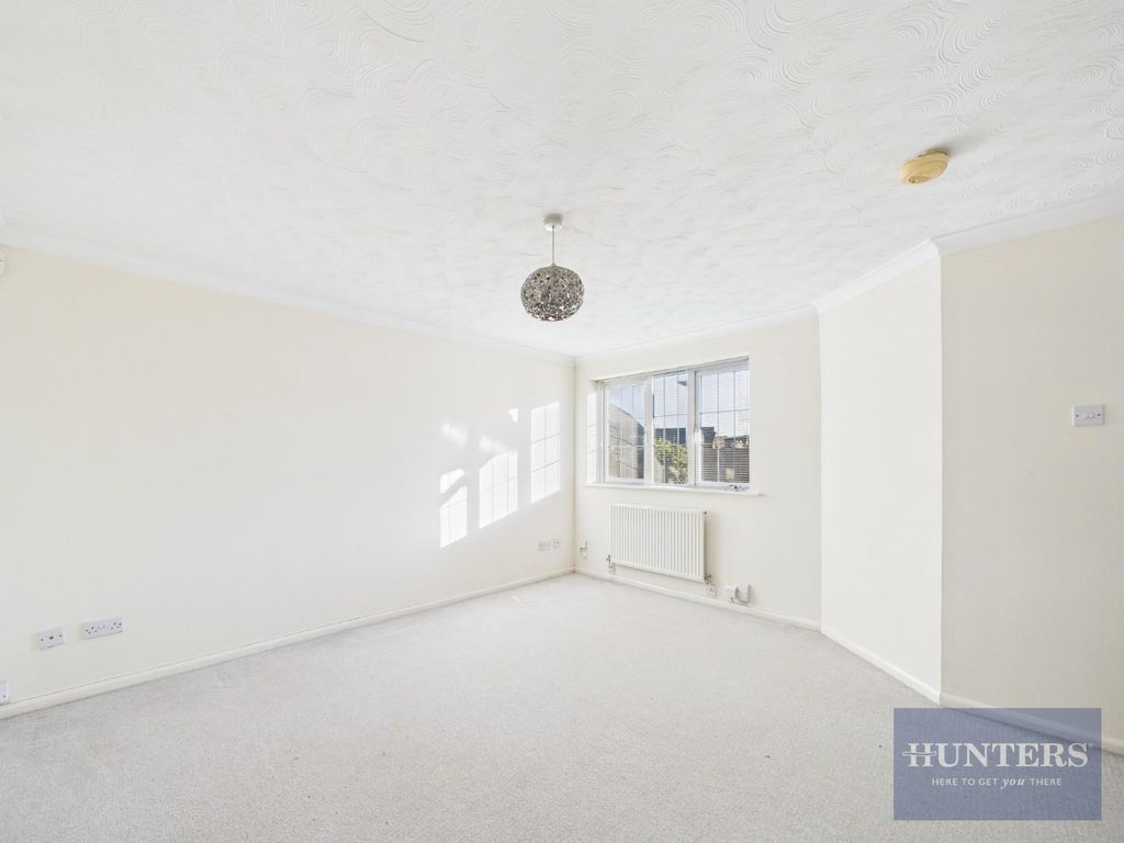 Property photo 2 of 15 Living Room