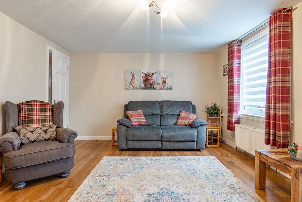 Property photo 2 of 27