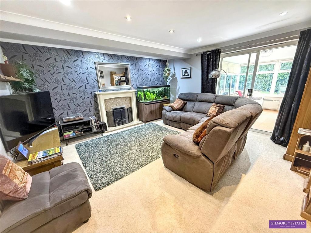 Property photo 2 of 22 Lounge One