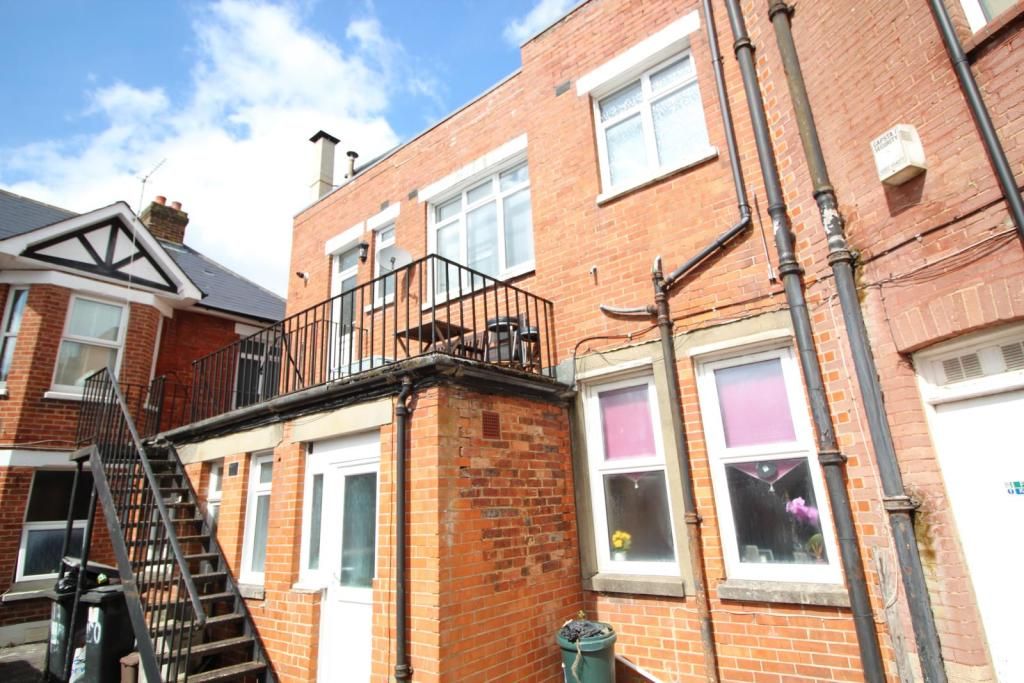 Property photo 1 of 8 3 Bed Flat To Rent Alma Road, Bournemouth Bh9