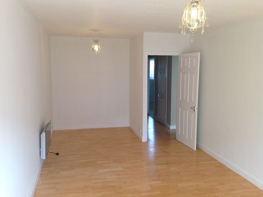 Property photo 3 of 6 Lounge