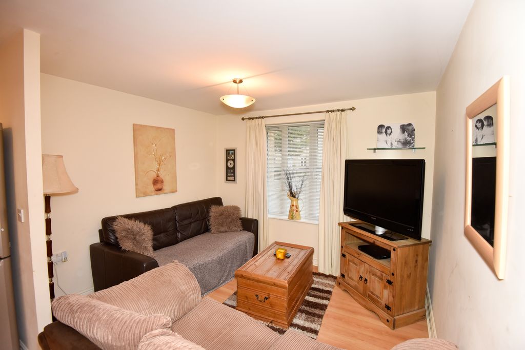 Property photo 2 of 7 Living Room