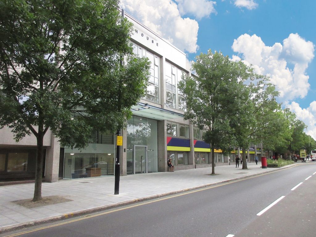 Property photo 1 of 6 Studio Flat To Rent Lampton Road, Hounslow Tw3