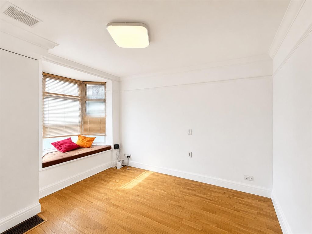 Property photo 2 of 10 Coopers Estate Agents
