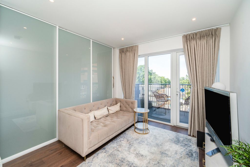 Property photo 2 of 15 Pbox-Img.Jpg