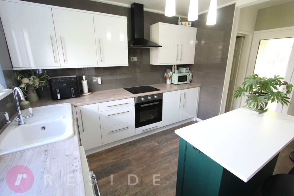 Property photo 3 of 16 Dining Kitchen