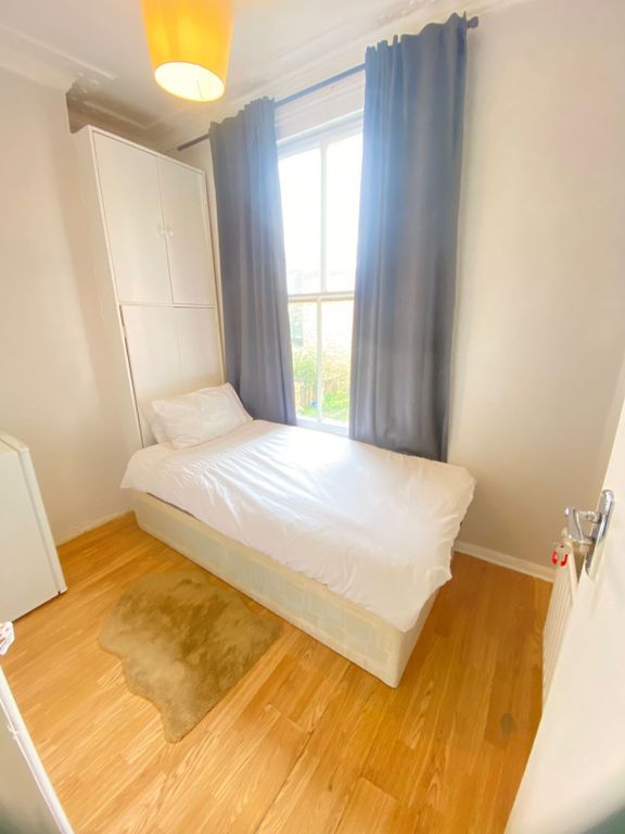 Property photo 1 of 4 Room