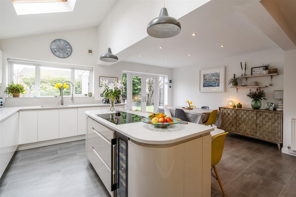 Property photo 2 of 20 55 Hollywell Road_15.Jpg