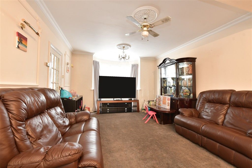 Property photo 3 of 12 Lounge