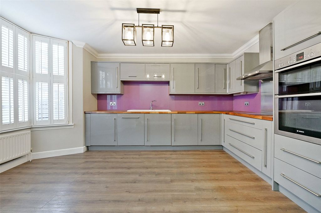 Property photo 2 of 14 Picture No. 31