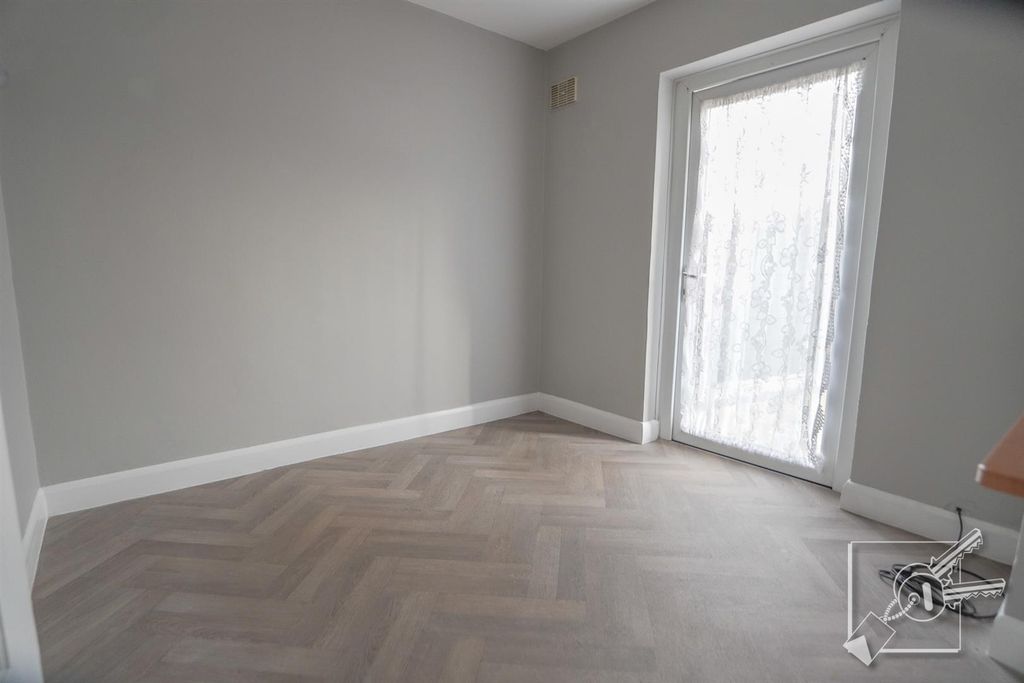 Property photo 2 of 18 Living Room