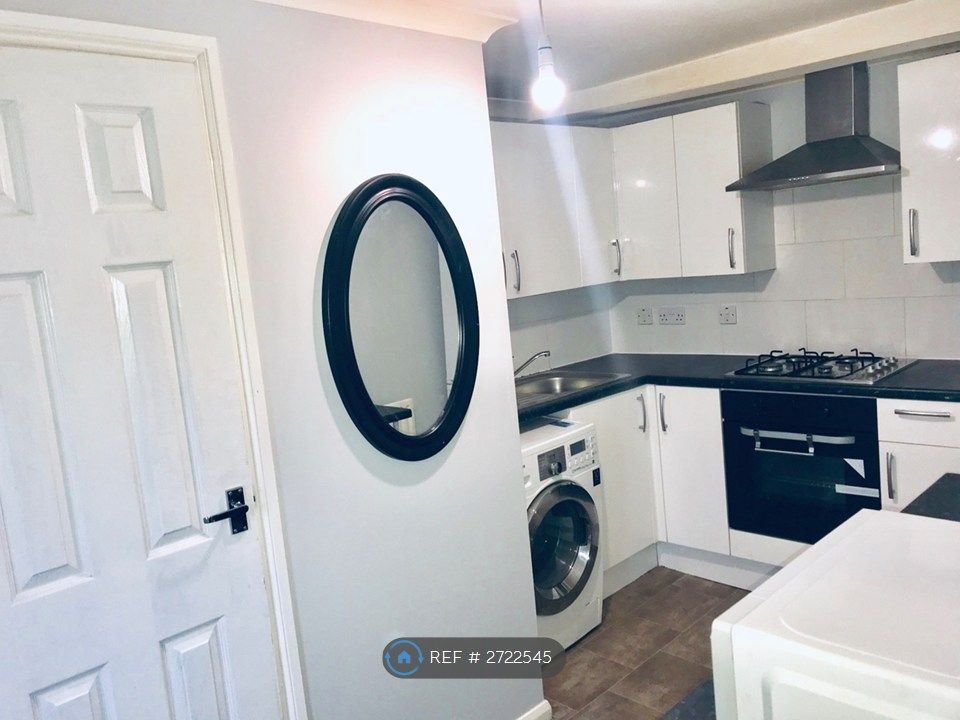 Property photo 3 of 6 Kitchen