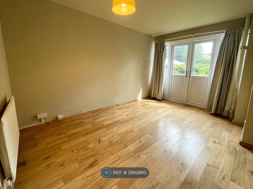 Property photo 1 of 8 Living Room