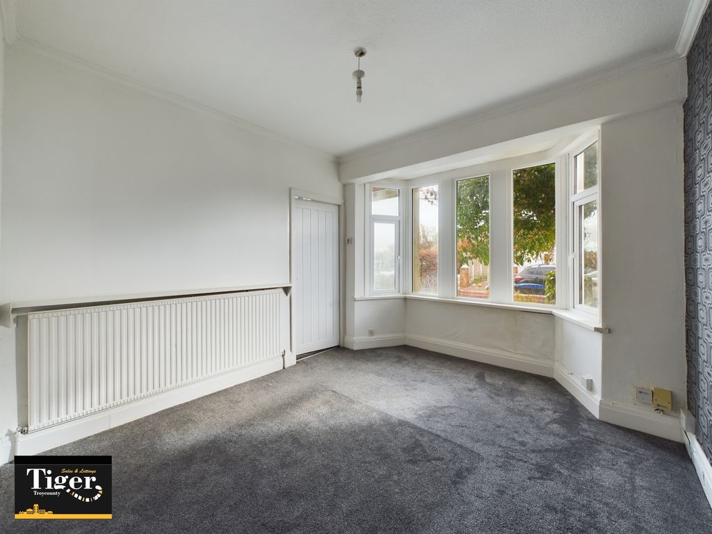 Property photo 3 of 11 Cam03440G0-Pr0010-Still008