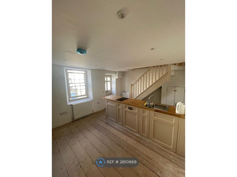 Property photo 2 of 5 Kitchen/Living Room