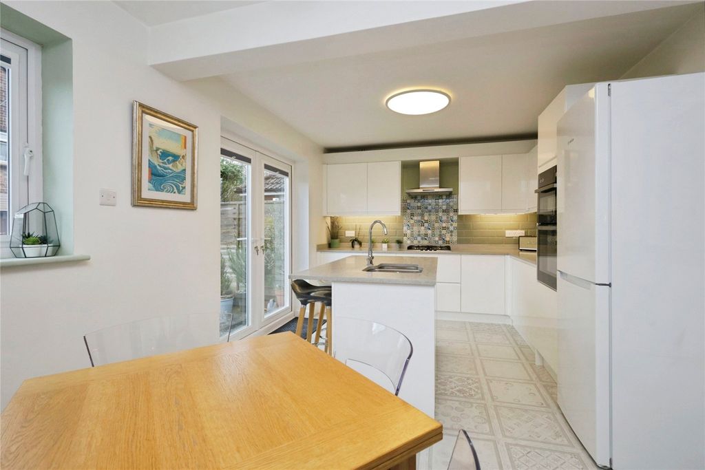 Property photo 2 of 29 Picture No. 09