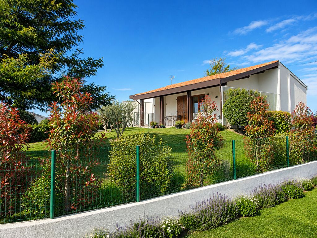Property photo 1 of 9 Main Exterior View