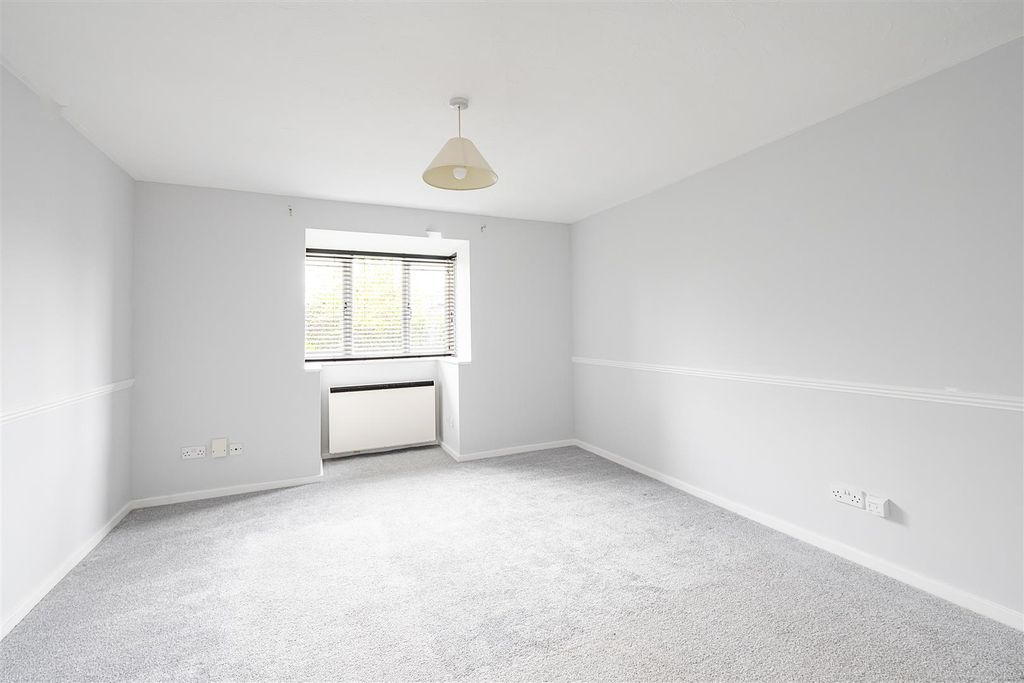 Property photo 3 of 10 4-Robin-Court-03.Jpg
